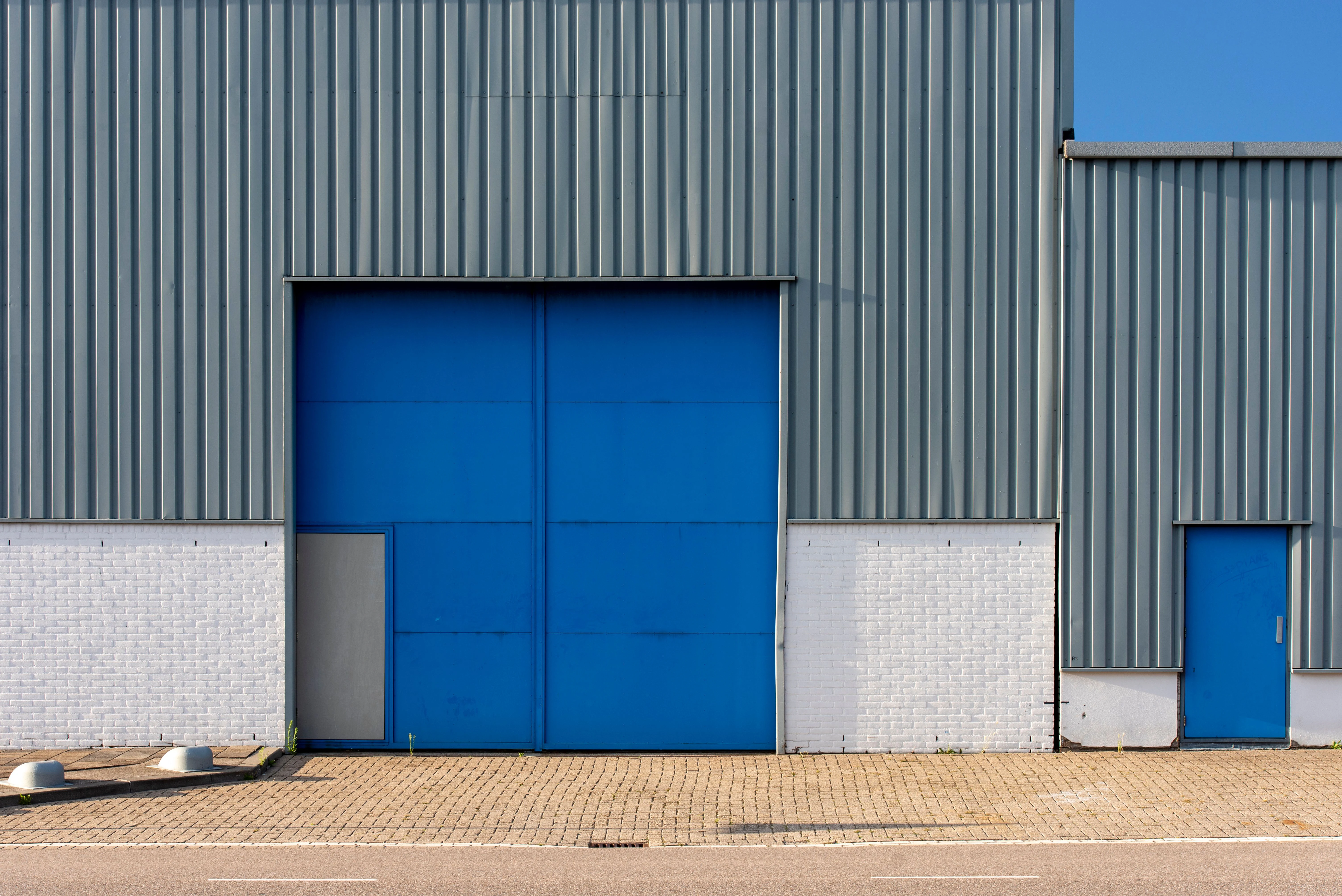 Residential garage door in Peoria