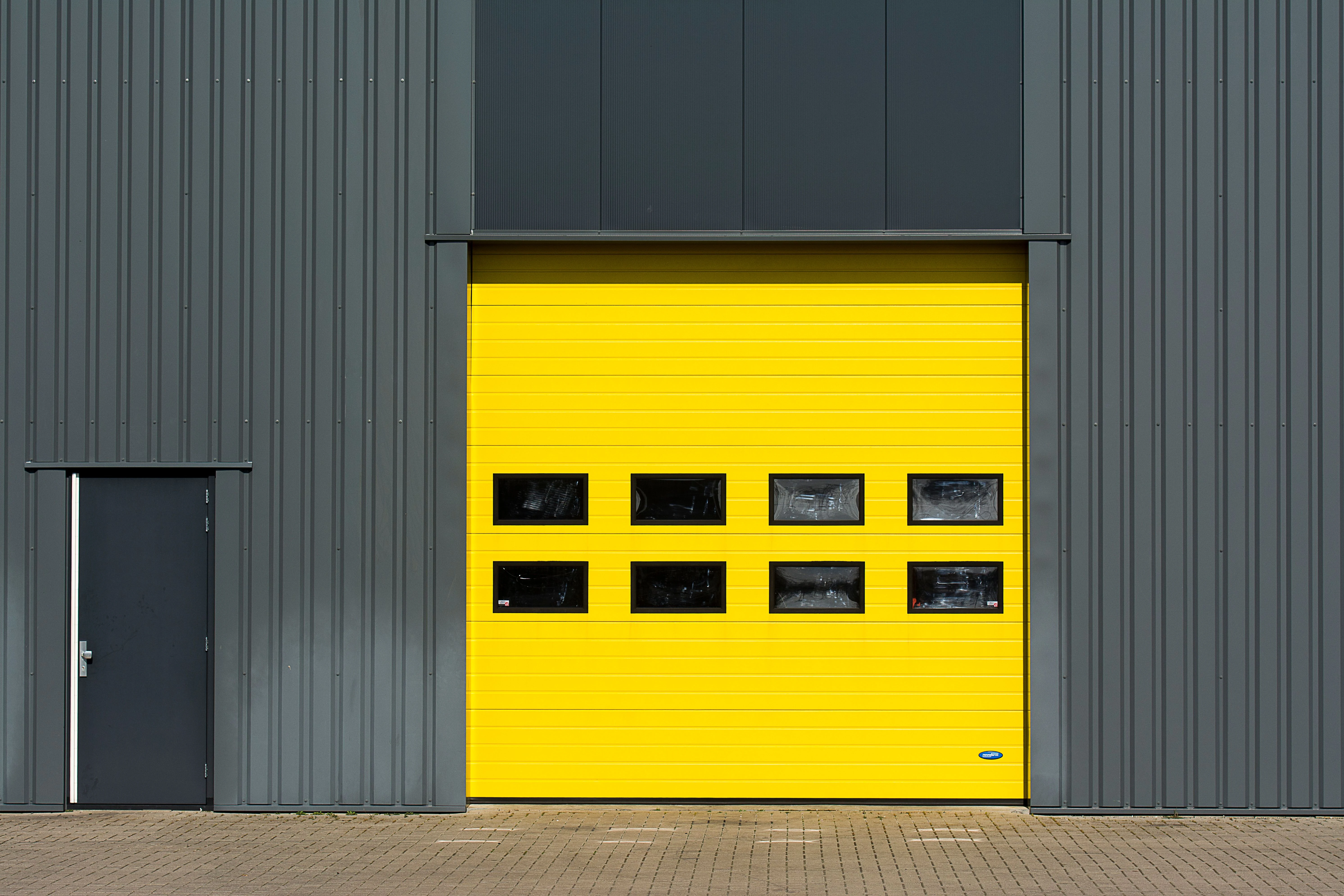 Residential garage door in Peoria